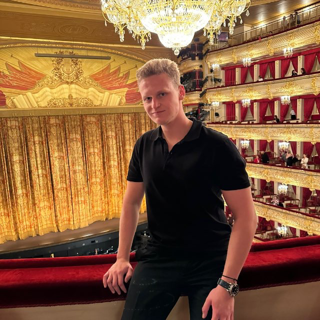 Андрей Савин